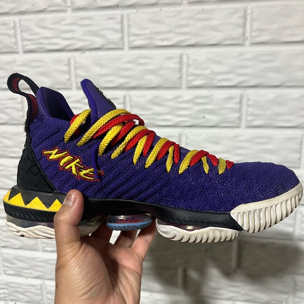 LEBRON 16 “MARTIN” USED SIZE 8.5